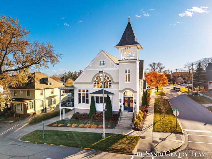 Property Photo:  600 Washington Avenue  MI 49417 