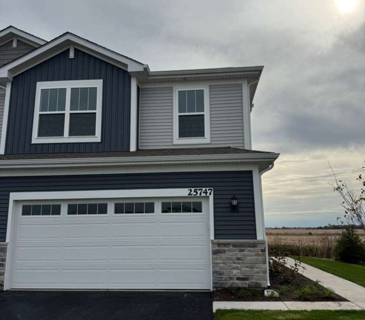 Property Photo: 25747 W Yorkshire Drive IL 60544