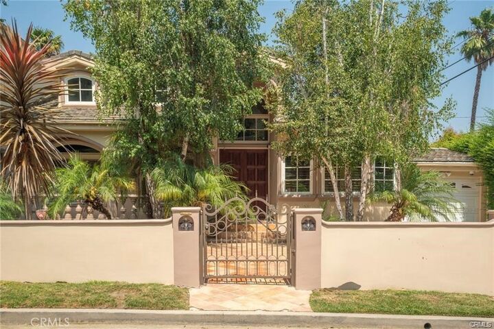 Property Photo:  4063 Benedict Canyon Drive  CA 91423 