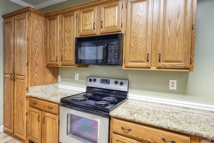 Property Photo:  512 Sussex Drive  AL 35824