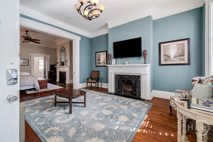 Property Photo:  28 E Taylor Street  GA 31401 