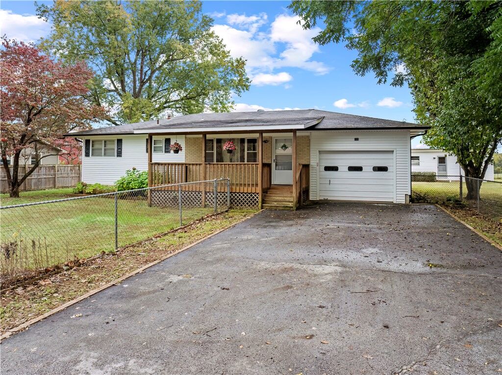Property Photo:  119 Carr Court  AR 72601 