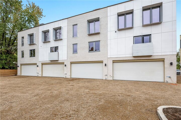 Property Photo:  817 SE H Street  AR 72712