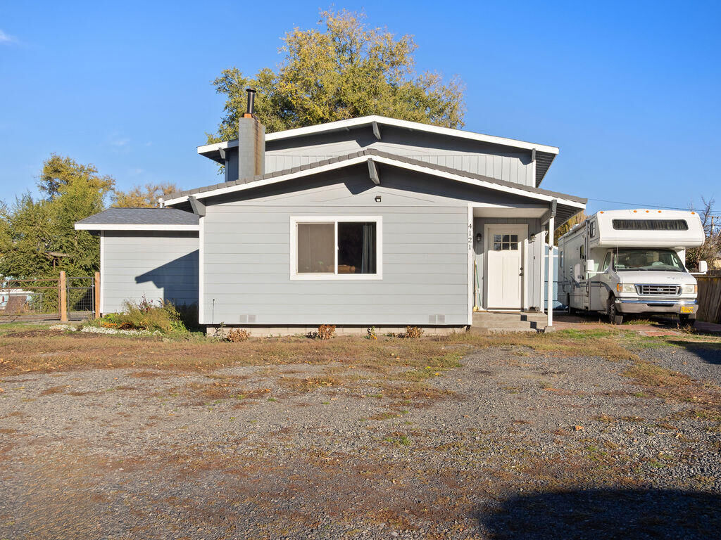 Property Photo: 4121 Altamont Drive OR 97603