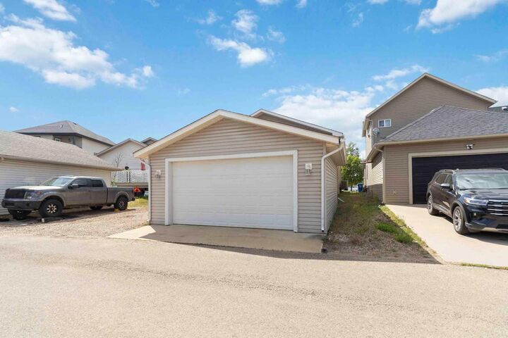 Property Photo:  177 Sparrow Hawk Drive  AB T9K 0L2 