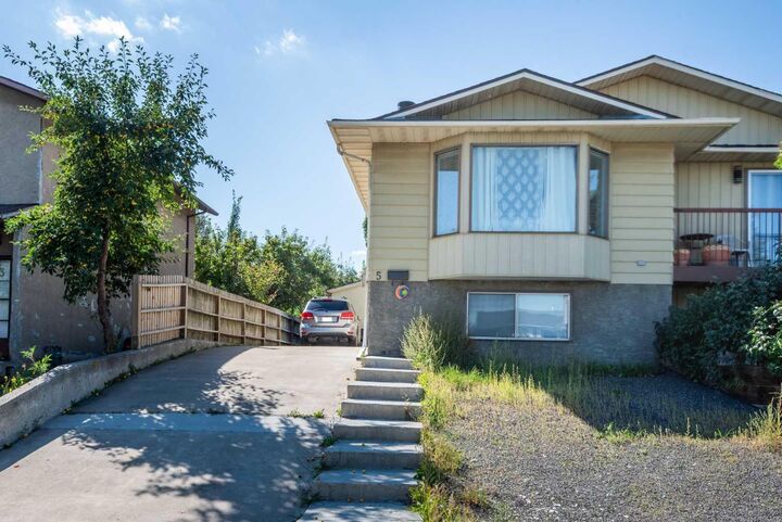 5 Fonda Drive SE  Calgary AB T2A 6E4 photo