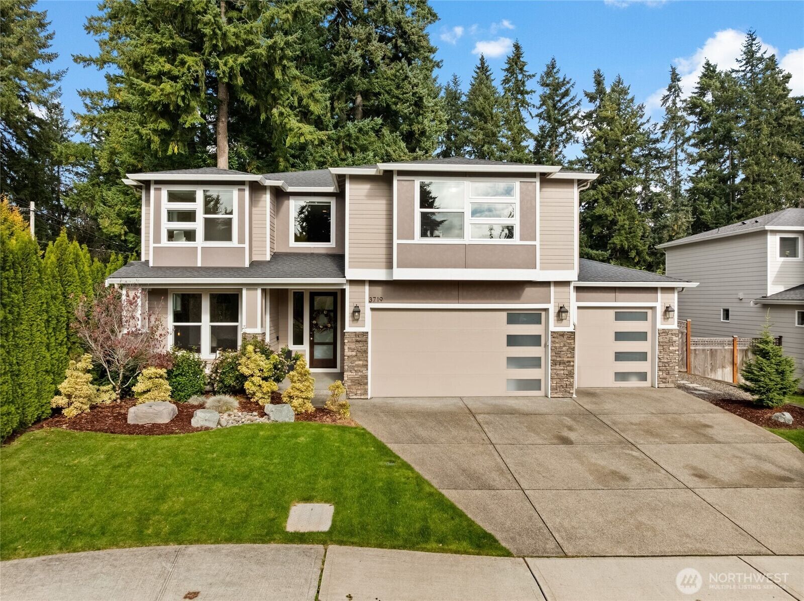 Property Photo:  3719  Fox Court  WA 98335