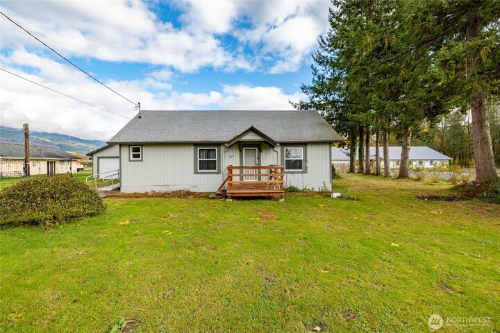 Property Photo:  879 N Fruitdale Road  WA 98284 