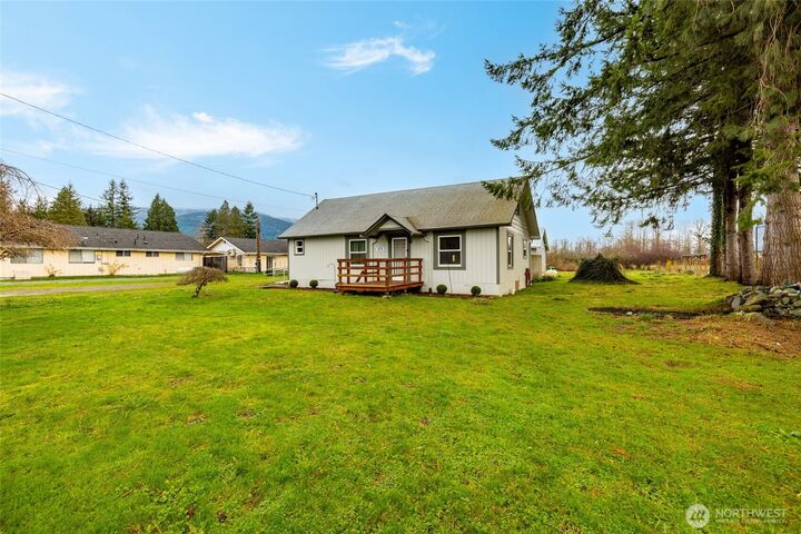 Property Photo: 879 N Fruitdale Road WA 98284