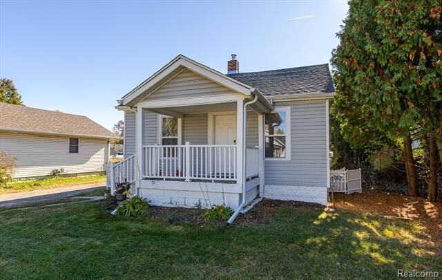 106 Lakeview Street  Holly Vlg MI 48442 photo