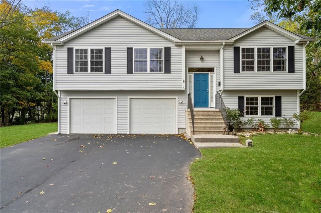 Property Photo:  5 Meadow Court  RI 02917 