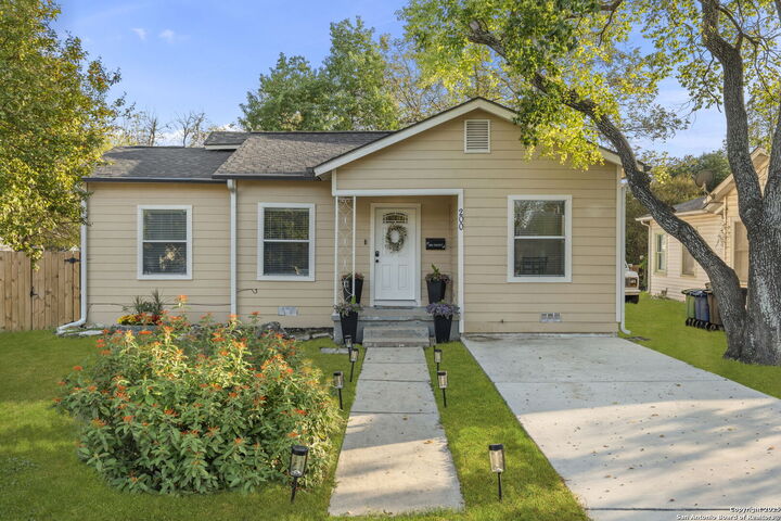 Property Photo: 200 Frost St TX 78201