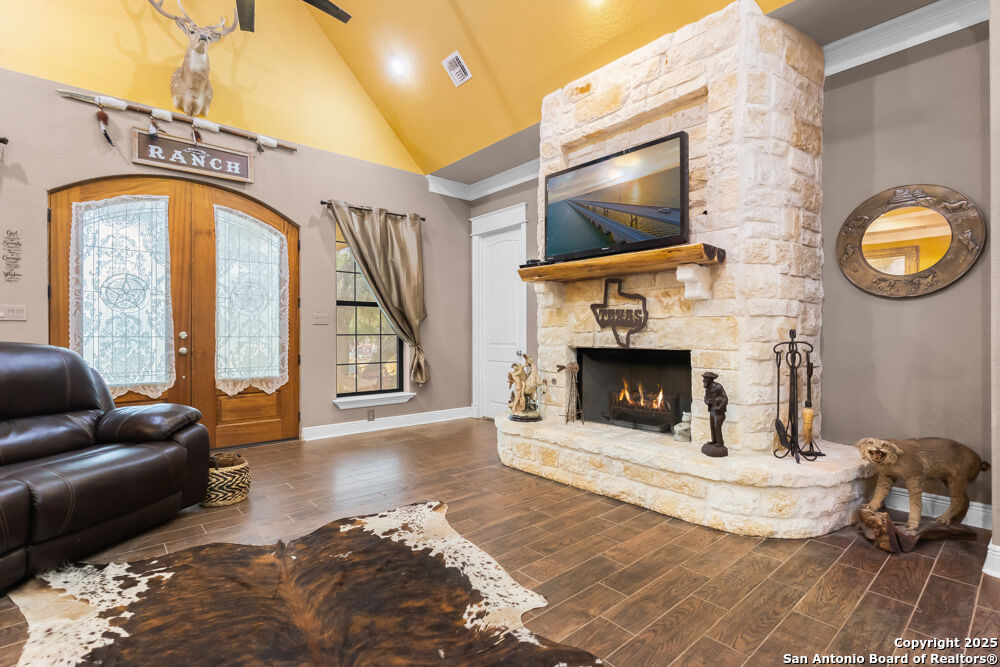 Property Photo:  168 Bandera Blvd  TX 78003 