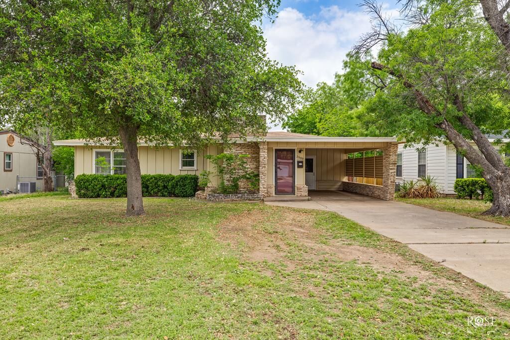 Property Photo:  2609 W Beauregard Ave  TX 76901