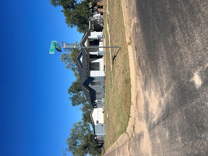 Property Photo:  902 E 17th St  TX 76903