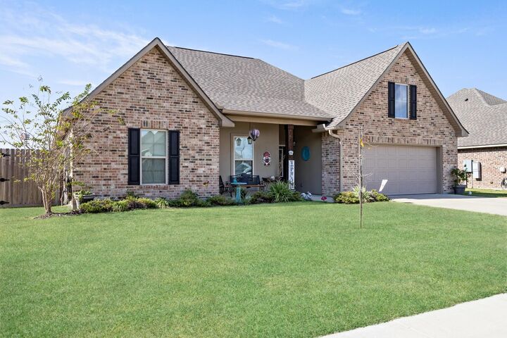 Property Photo:  703 Cottonwood Dr  TX 77630 