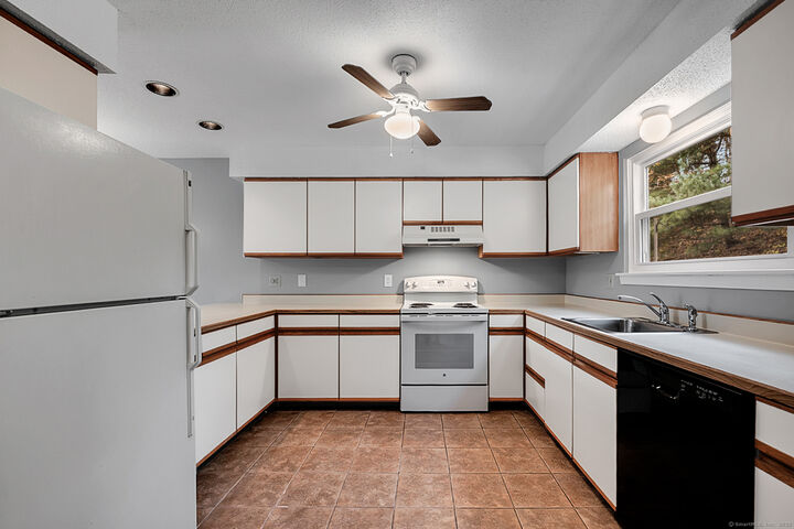 Property Photo:  137 Knowles Avenue 137  CT 06457