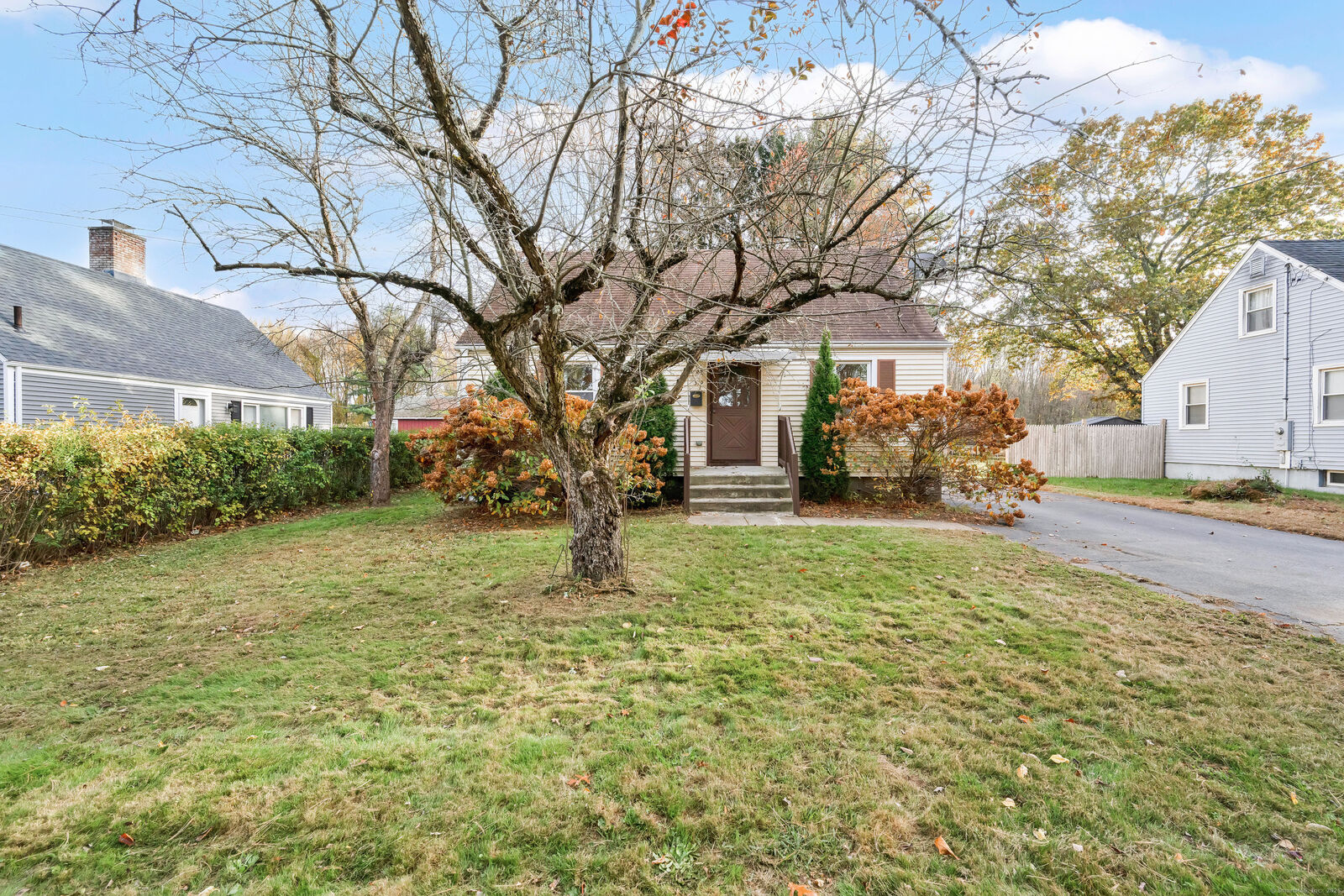 Property Photo:  319 Brewer Street  CT 06118