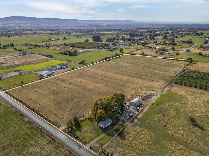 Property Photo:  7702 N Griffin Road  WA 99350