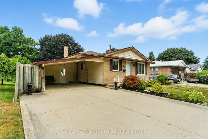 Property Photo: 1043 Canfield Crescent ON N4S 8P3