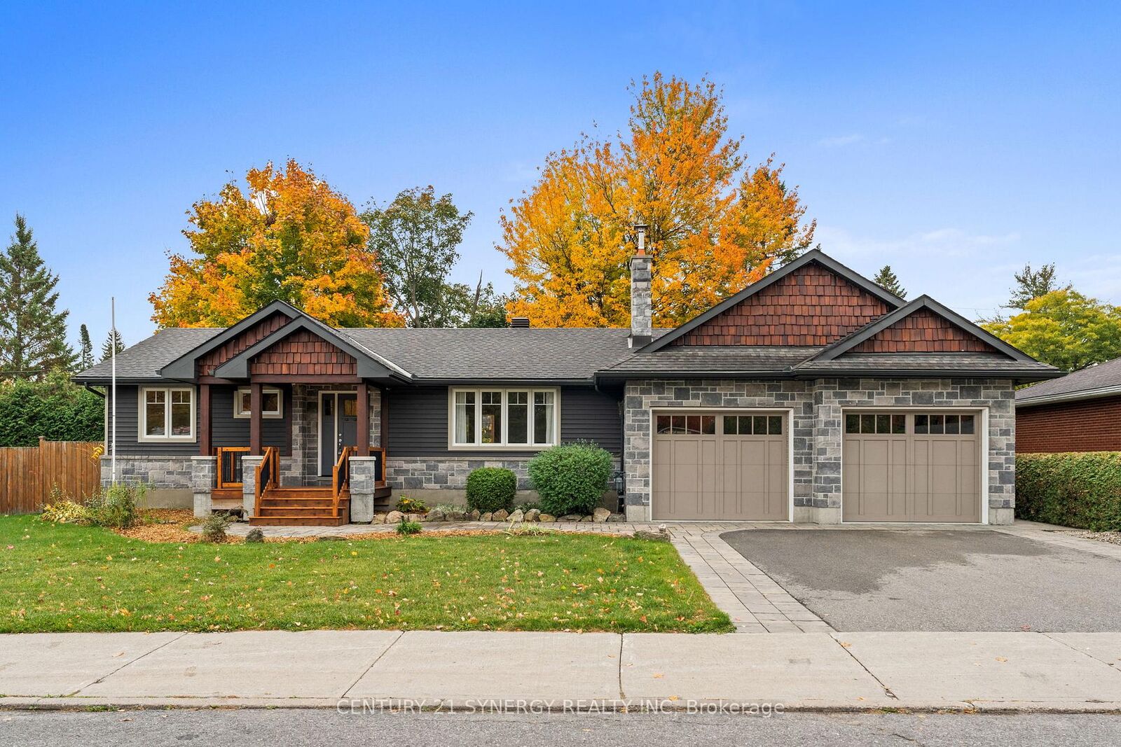 Property Photo:  22 Carola Street  ON K2G 0Y1 