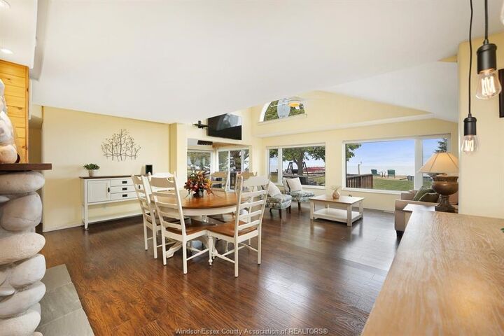 Photo de la propriété:  12670 Laforet Beach  ON N0R 1N0 