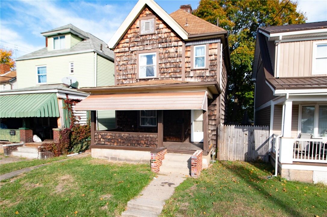 Property Photo:  2403 Grandview Ave  PA 15132 