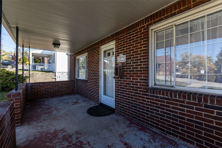 Property Photo:  4817 Clover Lane  PA 15122