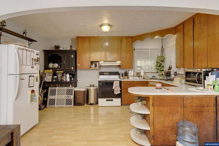 Property Photo:  307 Sherman St  OR 97101