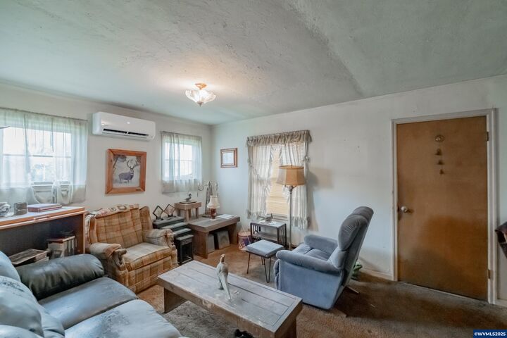 Property Photo:  4711 Herrin Rd NE  OR 97305