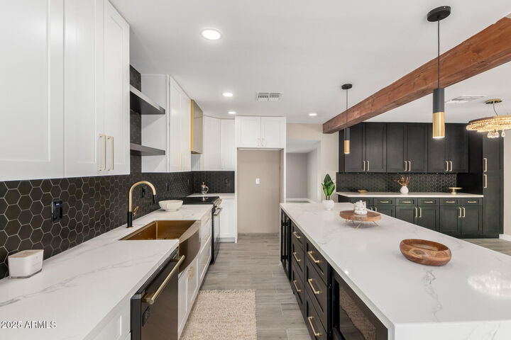 Property Photo:  1236 E McLellan Boulevard  AZ 85014 