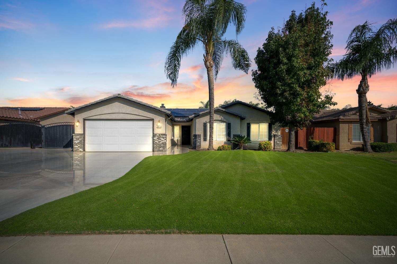 Property Photo: 5312 Benevento Court CA 93308