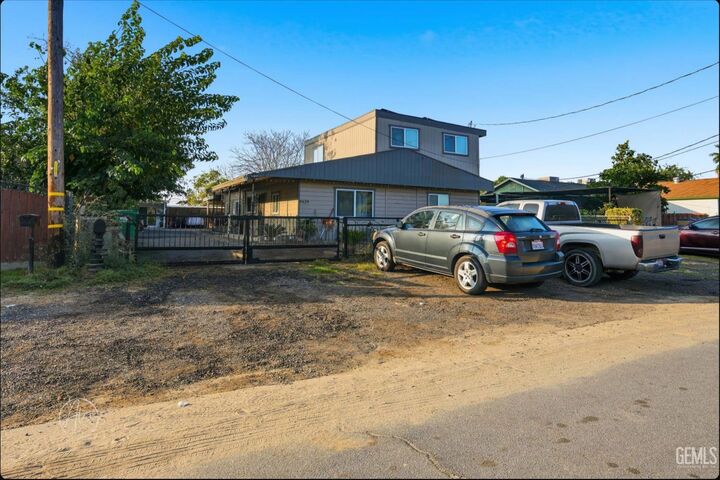 Property Photo:  8429 Fuller Drive  CA 93307 