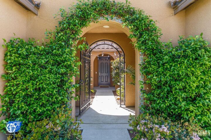 Property Photo: 14603 Yellow Lupine Drive CA 93314