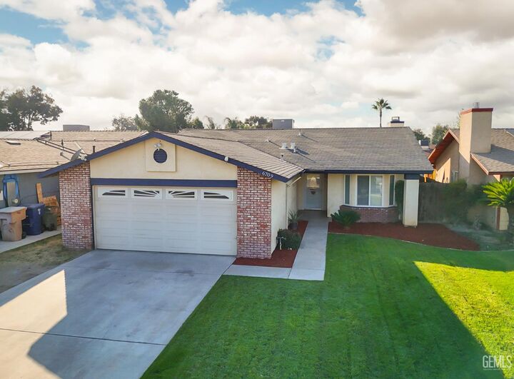 Property Photo: 6709 Pauline Court CA 93307
