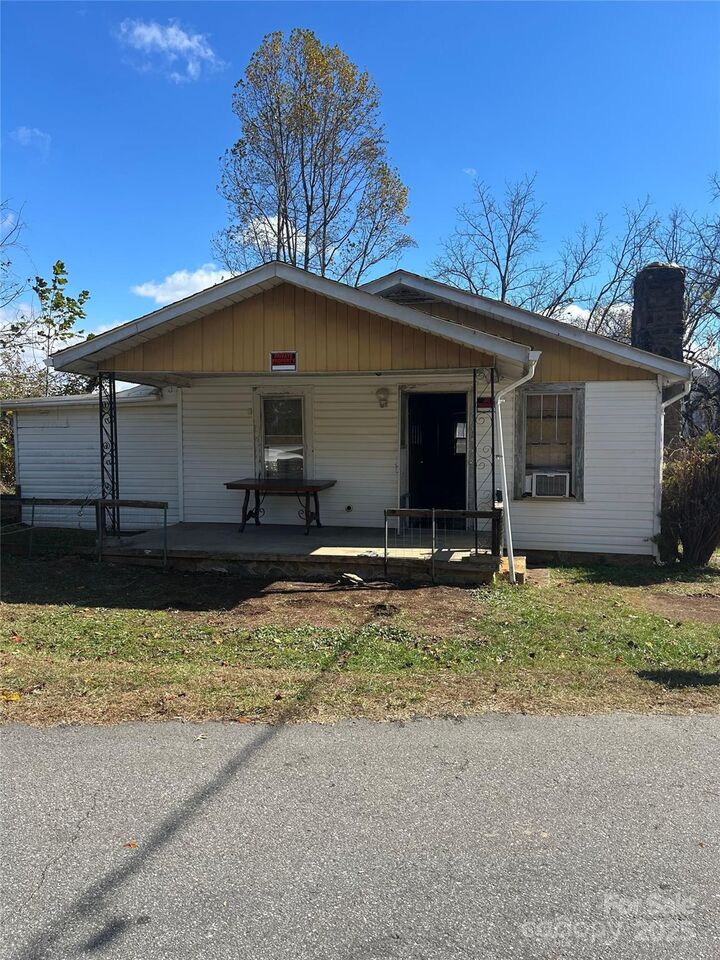 Property Photo:  39 Rocky Ridge Road  NC 28806