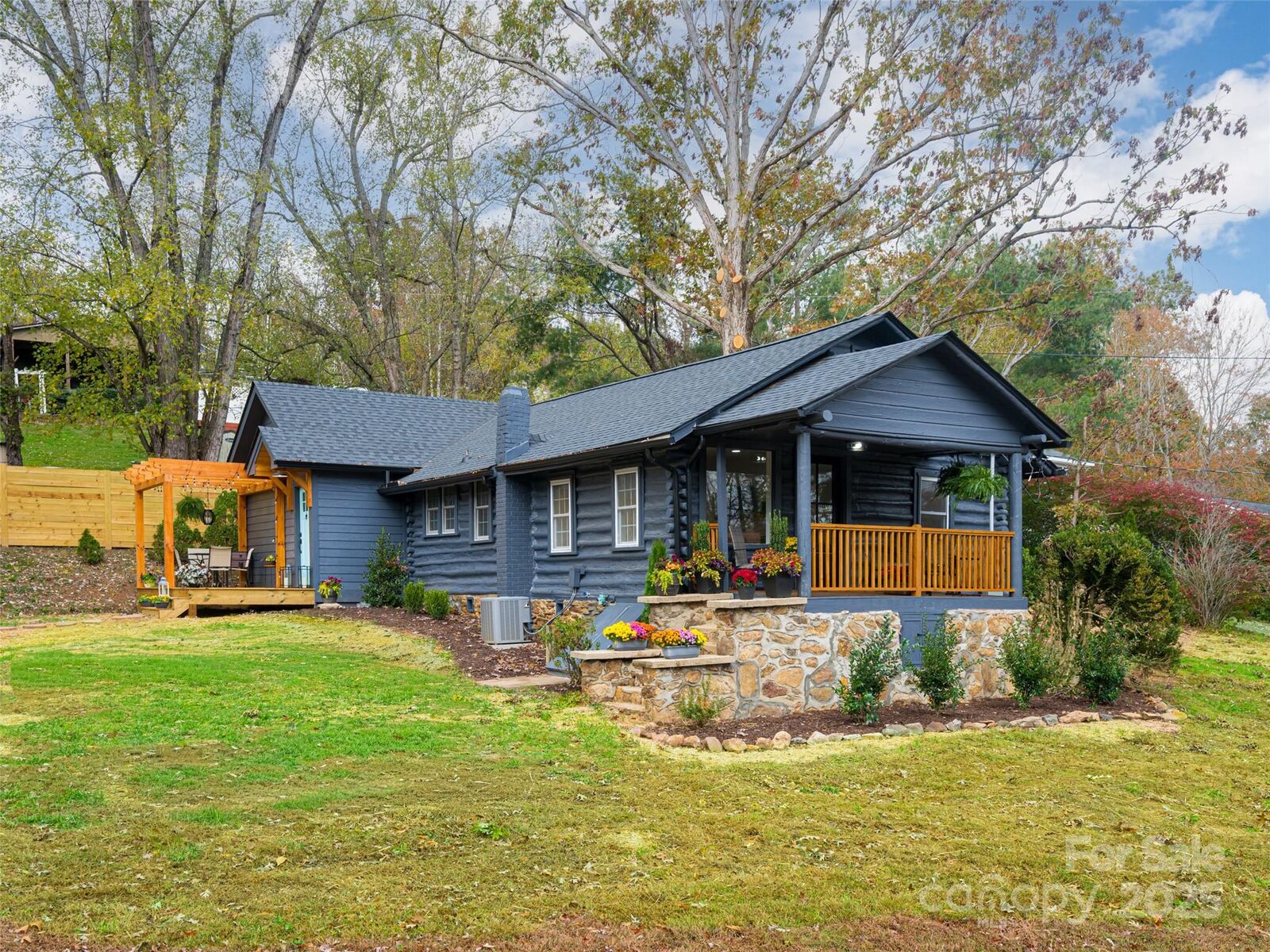 Property Photo:  522 Riceville Road  NC 28805