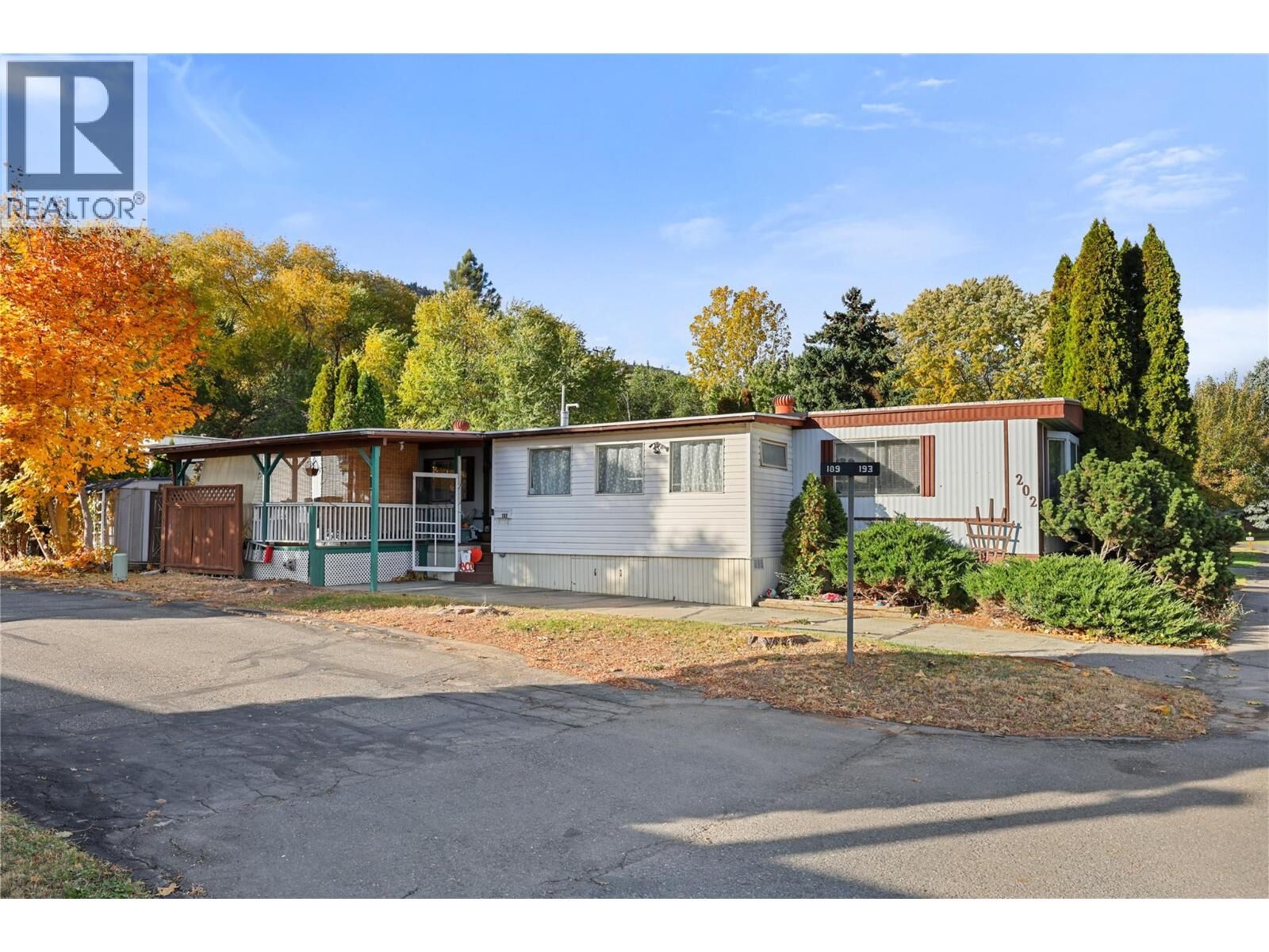 Property Photo: 2400 Oakdale Way 202 BC V2B 6W7