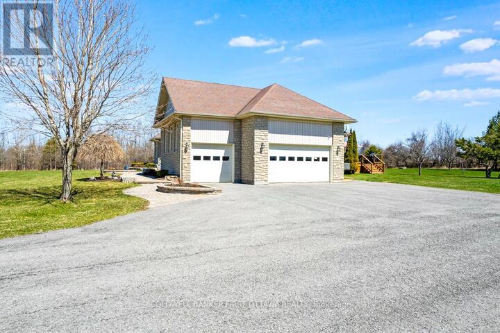 Photo de la propriété:  556 West Point Drive  ON K7H 3C7 