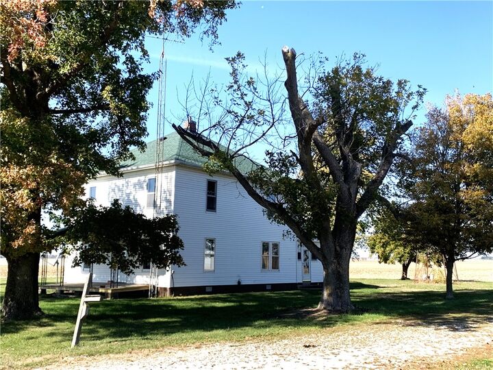 Property Photo: 1417 E 500 North Road IL 62557