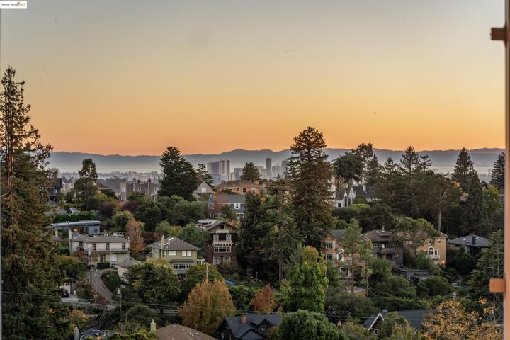 Property Photo:  44 Oak Ridge Rd  CA 94705 