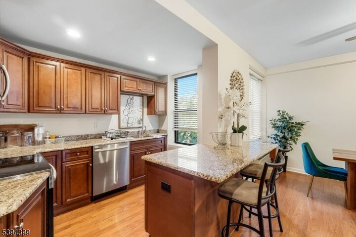 Property Photo: 50 Glenwood Ave Unit 505 NJ 07306