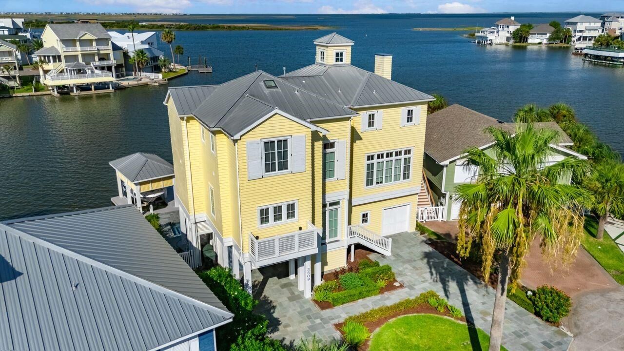 Property Photo: 3509 Petite Circle TX 77554