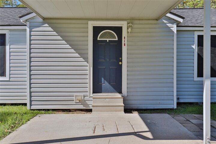 Property Photo:  218 3rd Street  TX 77422