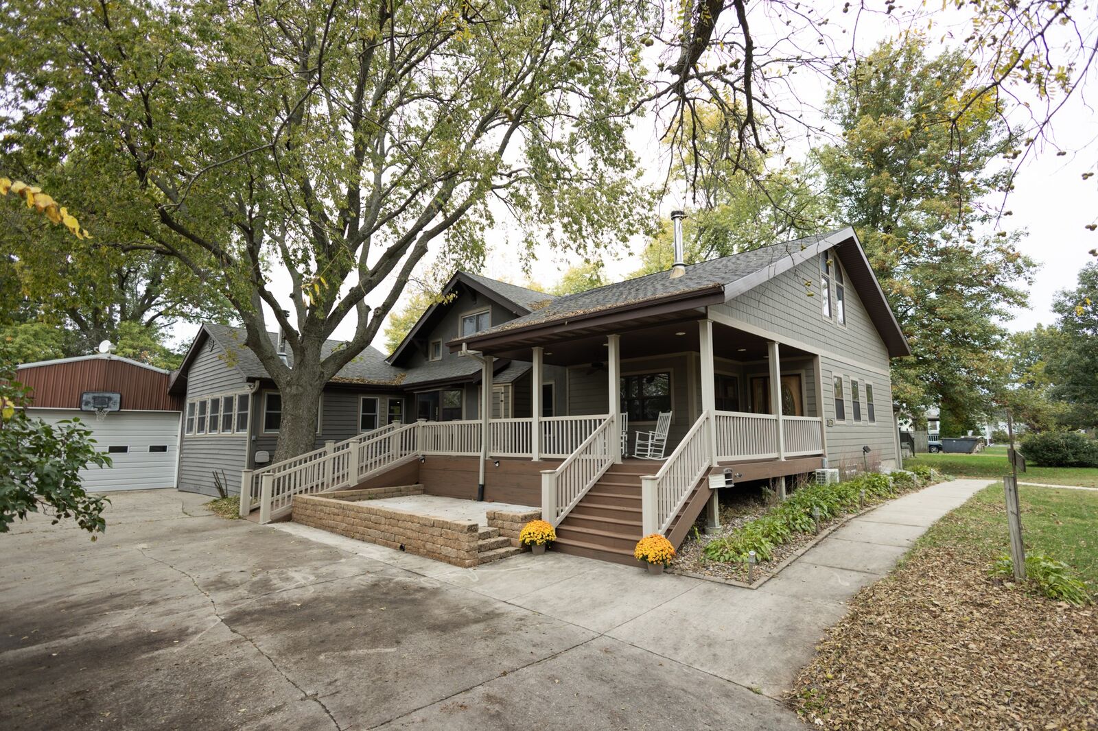 Property Photo:  1319 W 4th Street S  IA 50208