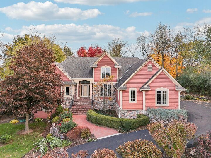 Property Photo:  1382 Cedarton Pkwy  WI 53024 