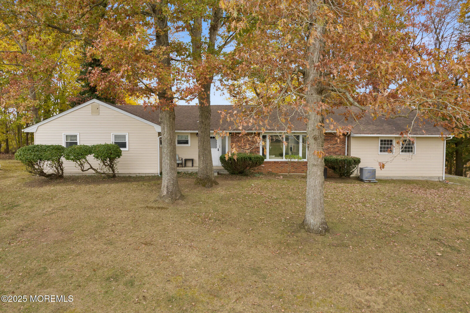 Property Photo:  193 Burlington Path Road  NJ 08514 