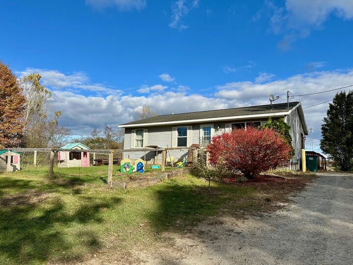 3096 Pillon Road  Muskegon MI 49445 photo