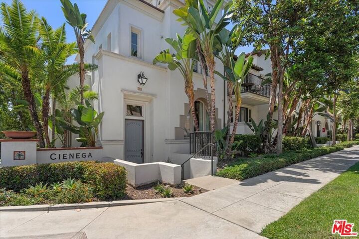 Property Photo:  1749 Grand Avenue 6  CA 90804 