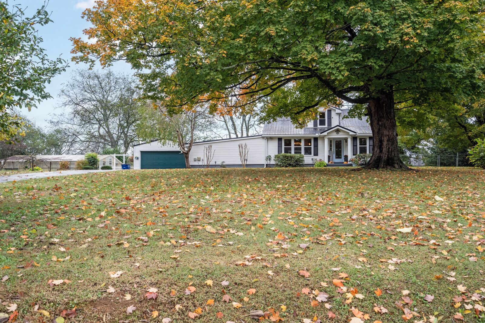 Property Photo: 310 Crest Dr TN 37160